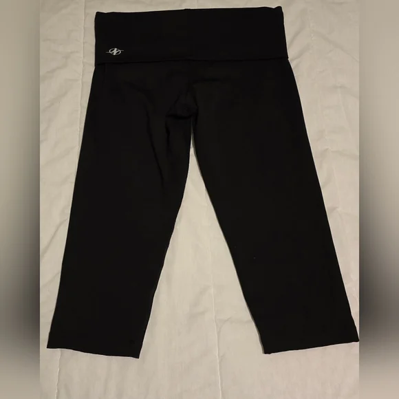 Size Medium Nordic Track Pull On Capris Active Yoga Leggings Black - Picture 1 of 5